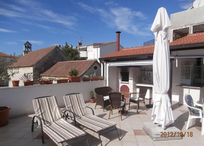 Apartment Klaudija S Charming & - Attic Trogir