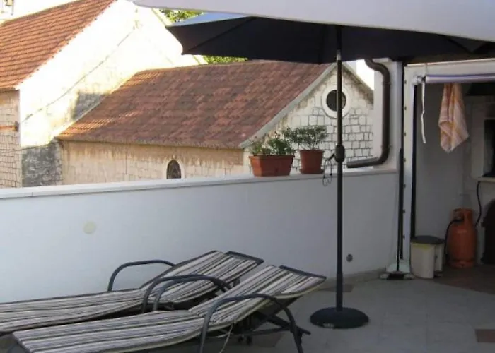 Klaudija S Charming & - Attic *