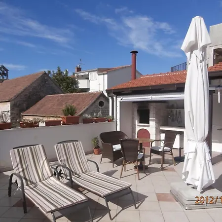 Apartment Klaudija S Charming & - Attic Trogir