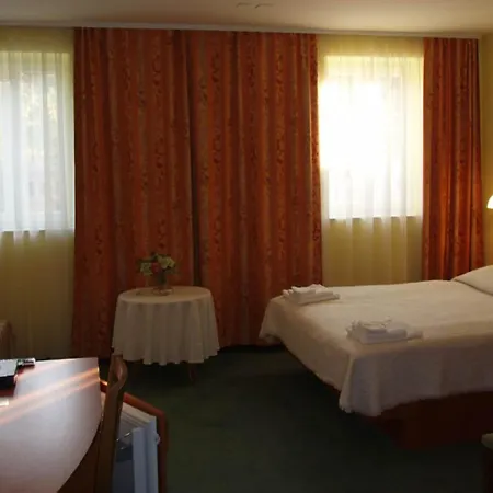 Klaudija S Charming & - Attic