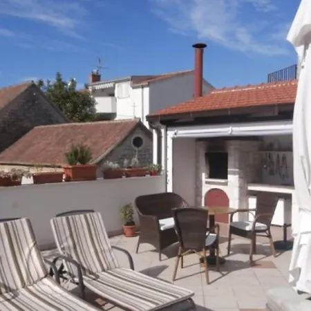 Klaudija S Charming & - Attic *